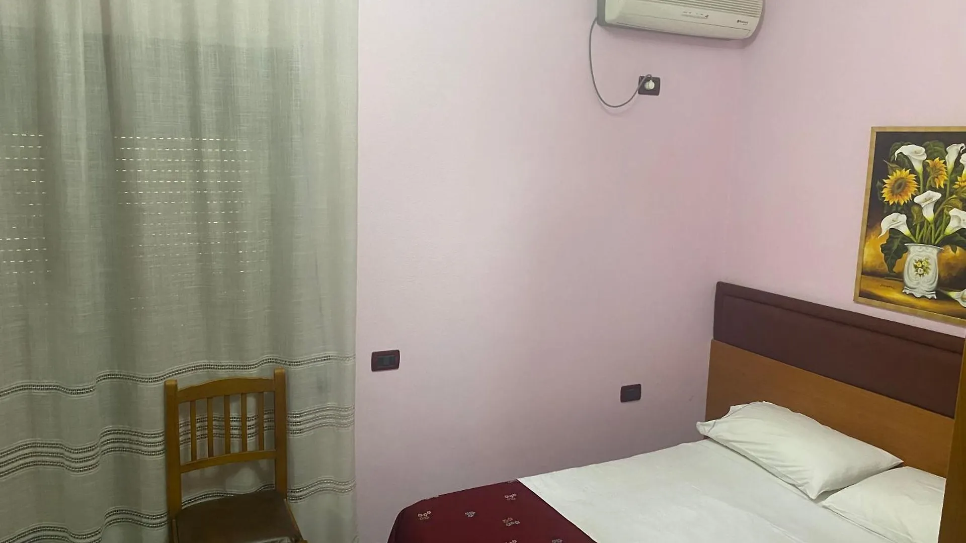 Hotel Edland Vlorë 3*,