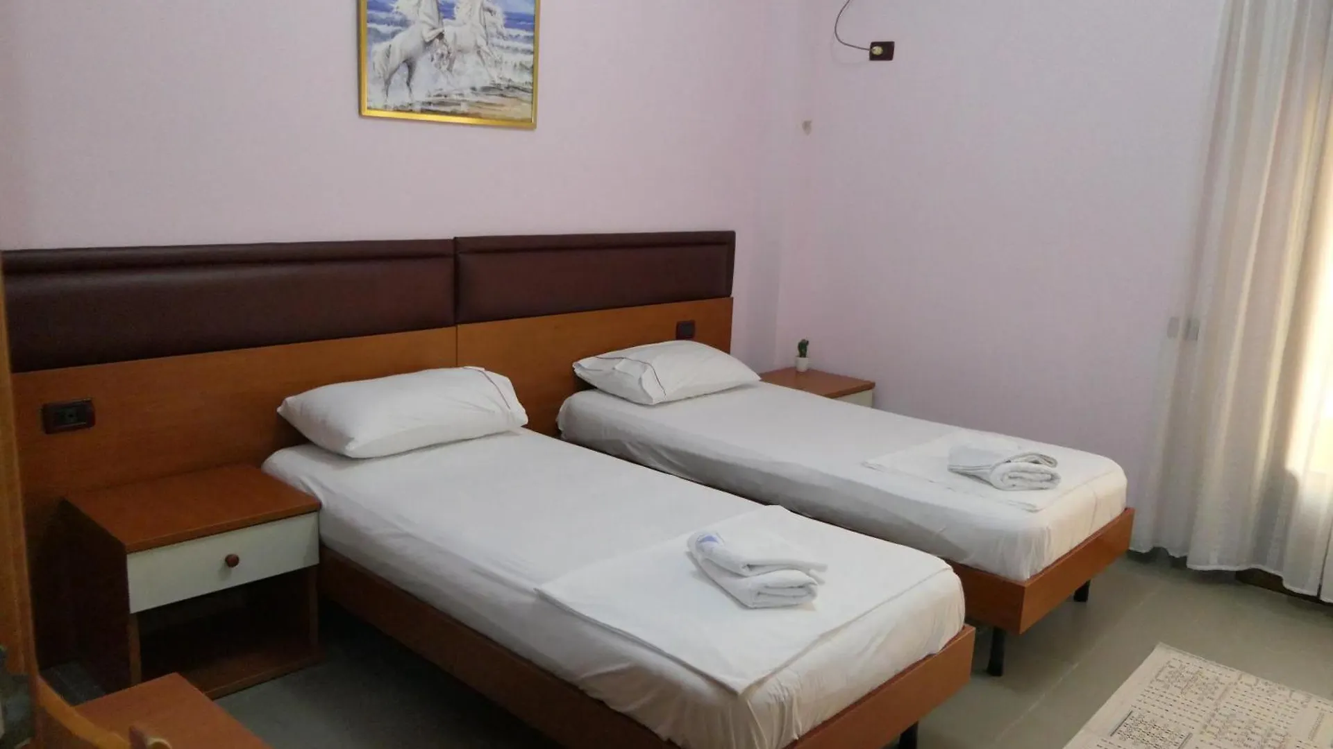 Hotel Edland Vlorë アルバニア